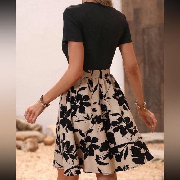 Floral dress in size large - Picture 4 of 4